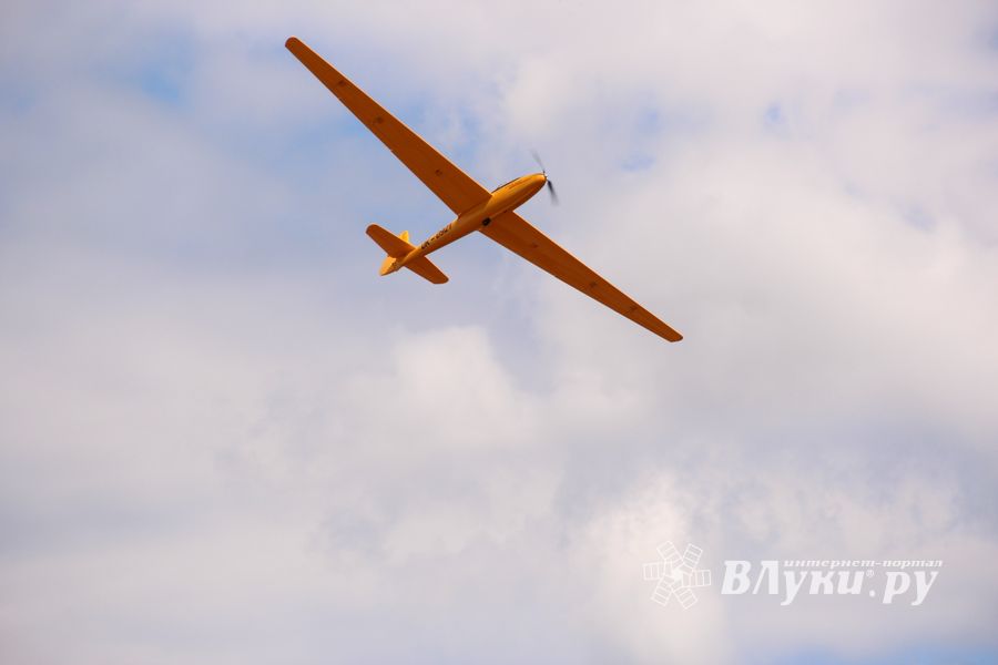 В Великих Луках проходит 7-й Фестиваль авиамодельного спорта (ФОТО)