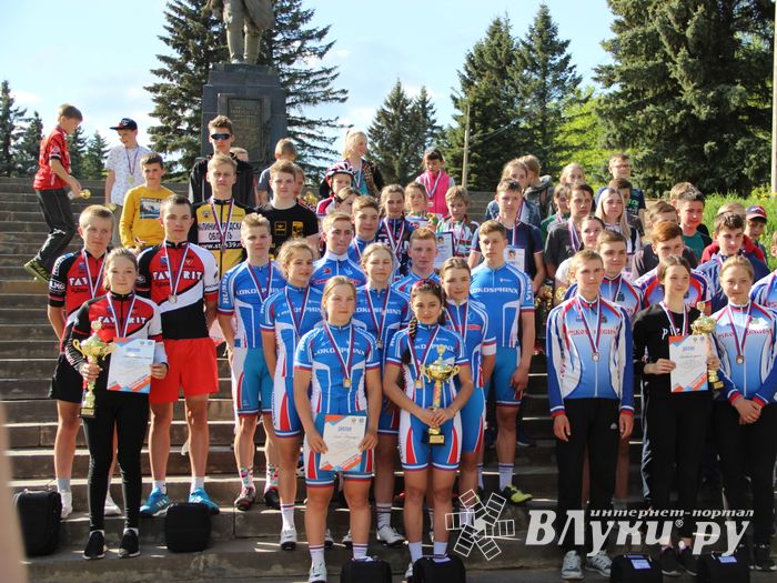 В Великих Луках чествовали лучших велосипедистов (ФОТО)