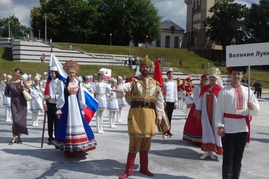 Образцовый коллектив мажореток «Золотые погоны» принял участие в фестивале «Славянский базар 2017» (ФОТО)