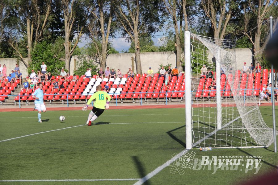 В Великих Луках состоялся матч Первенства СЗФО по футболу между командами «Луки-Энергия» и «Химик»