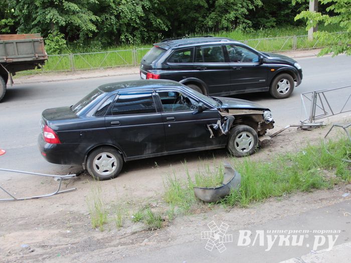 ДТП возле бани «Каменка» в Великих Луках (ФОТО)