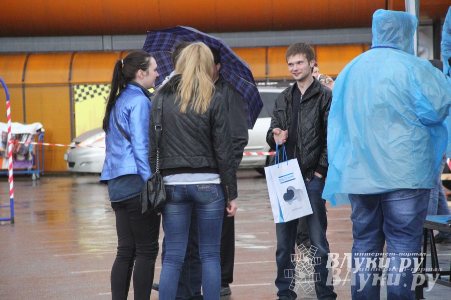 В Великих Луках прошла «Весенняя автоярмарка Великие Луки — 2015» (фото)