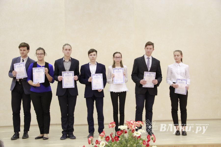 В великолукской школе № 13 чествовали лучших в спорте и учебе (ФОТО)
