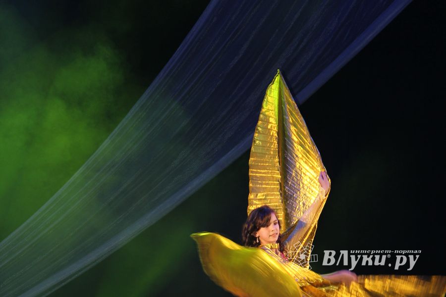 В ДК ЛК прошел музыкально-танцевальный спектакль «Босиком по млечному пути» (фото)