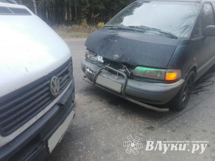 В зеленой зоне столкнулись фольксваген и тайота (ФОТО)