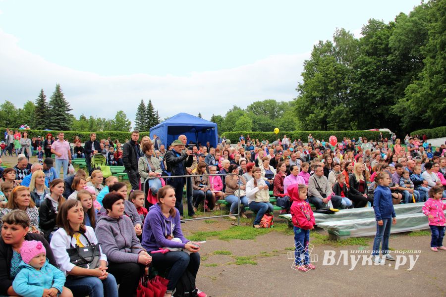 В Великих Луках День России отметили большим концертом (ФОТО)