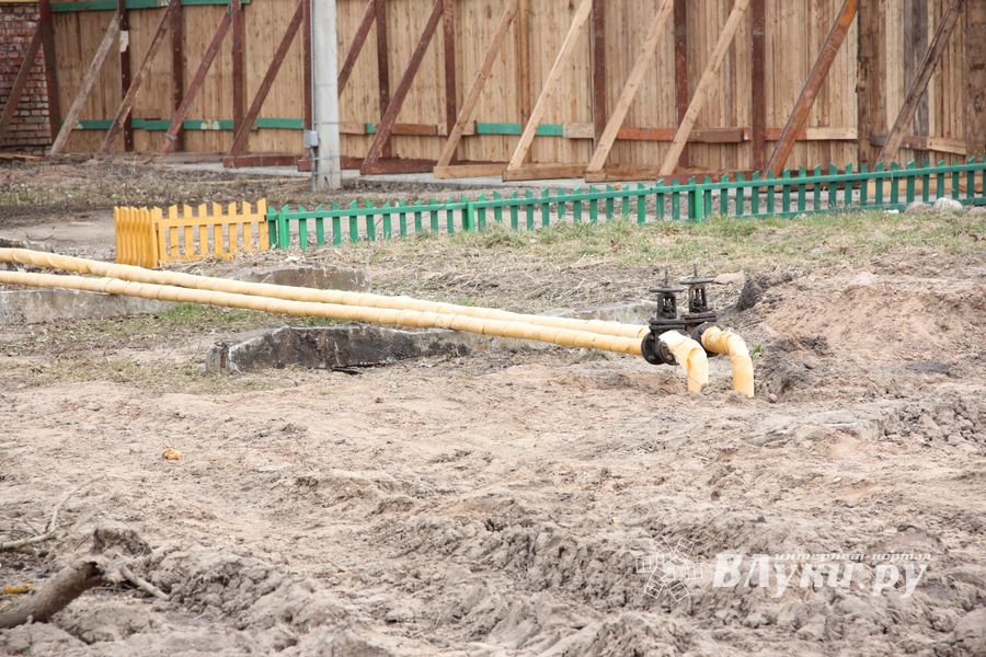 Строительство новой школы в Великих Луках — все идет по плану (ФОТО)