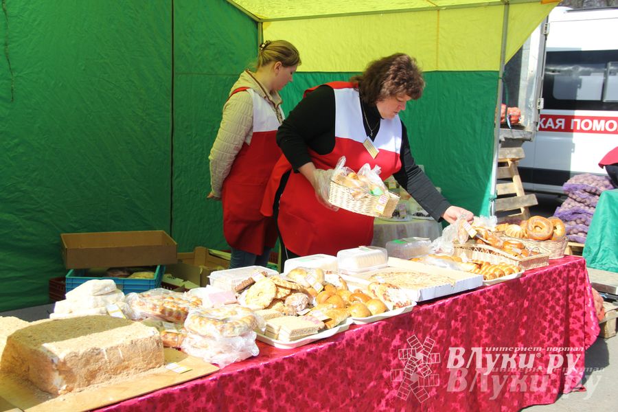 Универсальная торговая ярмарка «Весна-2015» прошла в Великих Луках (фото)