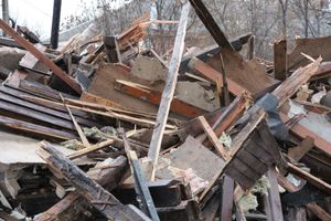 В Великих Луках сносят барак (ФОТО)