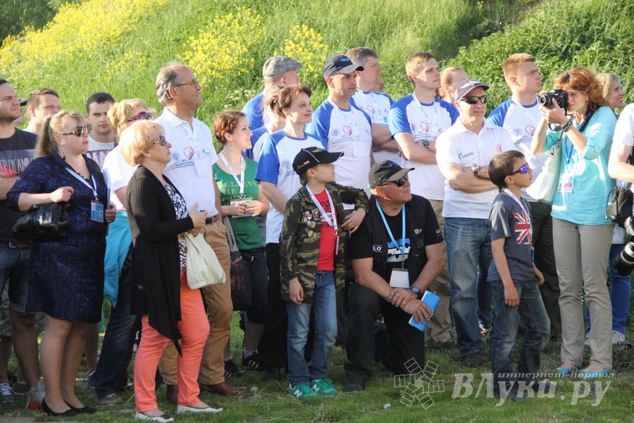 В Великих Луках открылась Международная юбилейная встреча воздухоплавателей (фото)