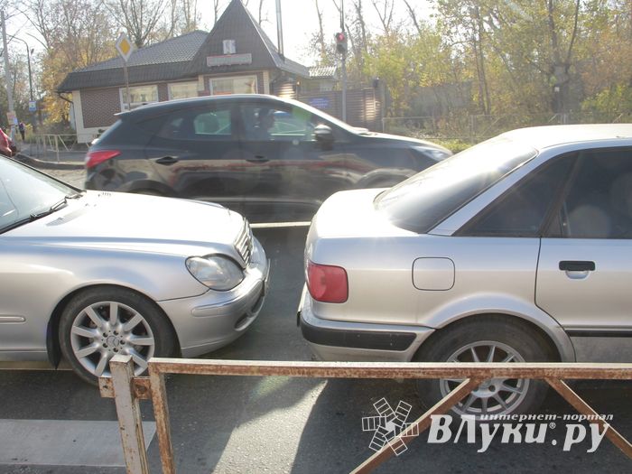 ​Водителя «Мерседеса» в Великих Луках подвела реакция (ФОТО)