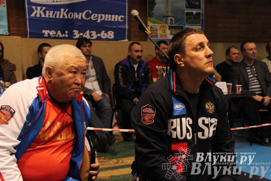 В Великих Луках состоялась матчевая встреча по боксу