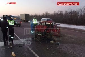 На 665 км трассы М4 «Дон» столкнулись грузовик «ДАФ», «ВАЗ-2111» и «ВАЗ-2109» (фото)