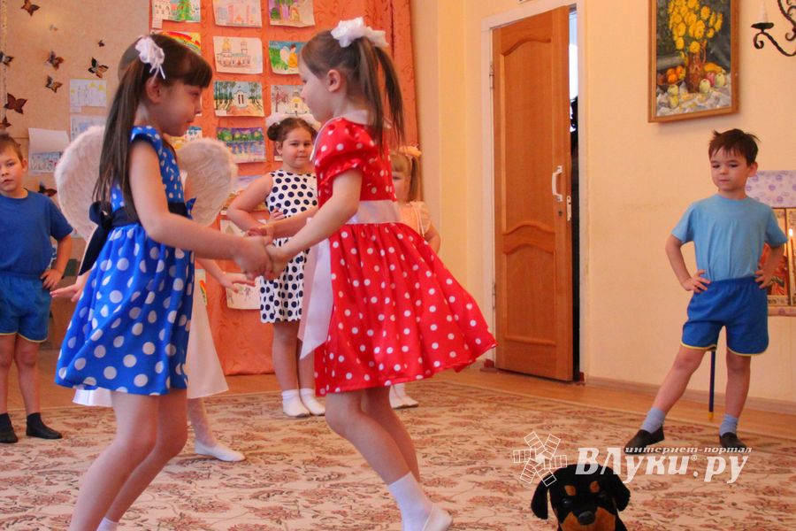 «Красота Божьего мира» в рисунках дошколят Великих Лук (ФОТО)