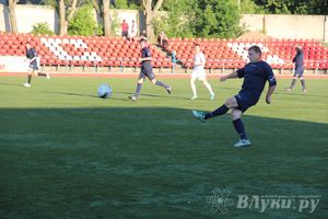 В Великих Луках команда «КПРФ» обыграла команду «Спартака» (фото)