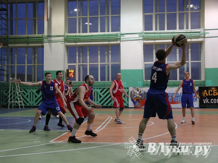 В Великих Луках проходит Открытый Чемпионат г. Великие Луки по баскетболу (фото)