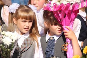 Самую многочисленную школу Великих Лук пополнили 116 первоклассников (ФОТО)