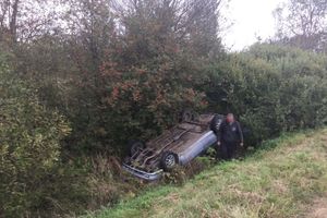 В Великолукскои районе машина вылетела в кювет и перевернулась (ФОТО)