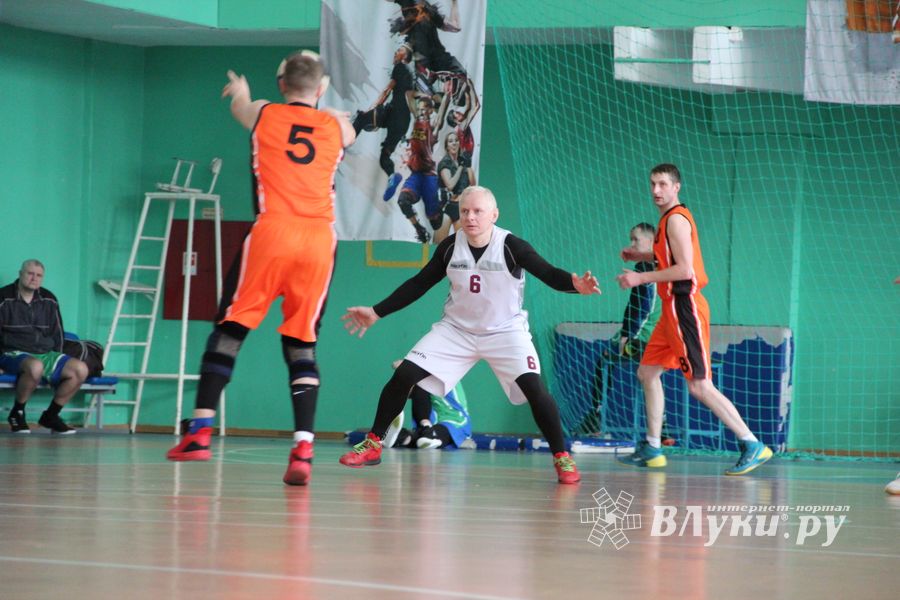 Великолучане — серебряные призеры межрегионального турнира ветеранов баскетбола (ФОТО)