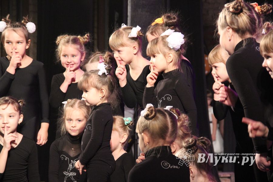 Юные артисты ГДК им. Ленина поздравили мам с праздником (ФОТО)