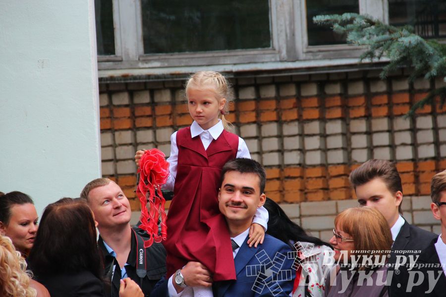 Школы города отметили 1 сентября (фото)