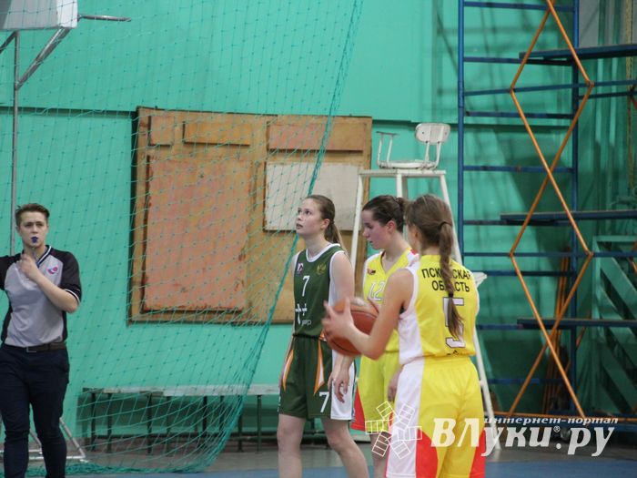 Лицеисты стали абсолютными чемпионами школьной баскетбольной лиги Великих Лук (ФОТО)