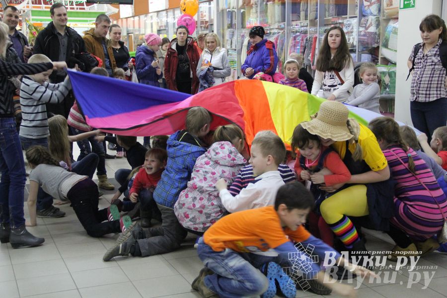 В ТЦ «Апельсин» прошла весенняя ночь распродаж