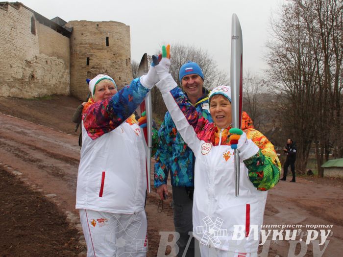 Эстафета Олимпийского огня в Изборске и Пскове