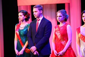 В Великих Луках выпускникам вручили медали «За особые успехи в учении» (ФОТО)