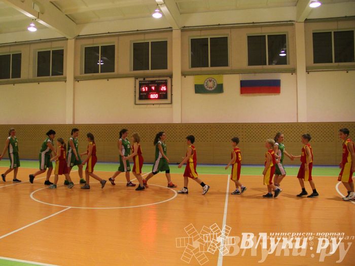 Интересный баскетбольный матч прошел в Великих Луках (фото)
