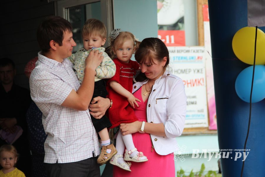 В Великих Луках чествовали близнецов (ФОТО)