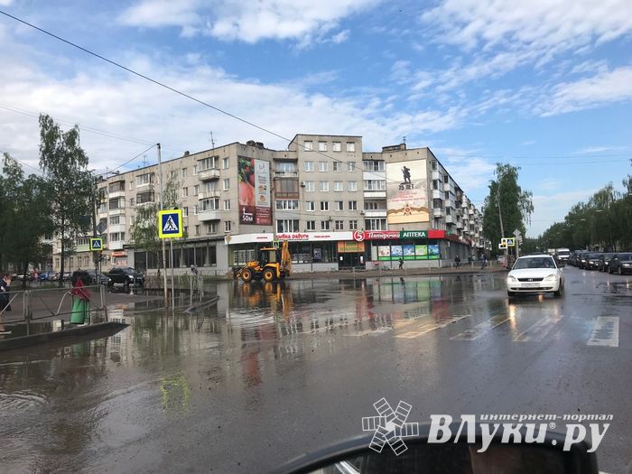 Проспект Гагарина «поплыл» (ФОТО)