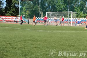 В Великих Луках стартовал открытый турнир по футболу