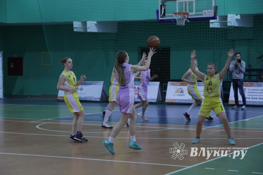 В Великих Луках состоялся финал «Кэс-Баскет»