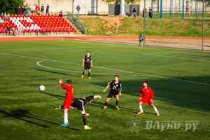 Матчи по футболу в рамках Первенства России проходят в Великих Луках (фото)