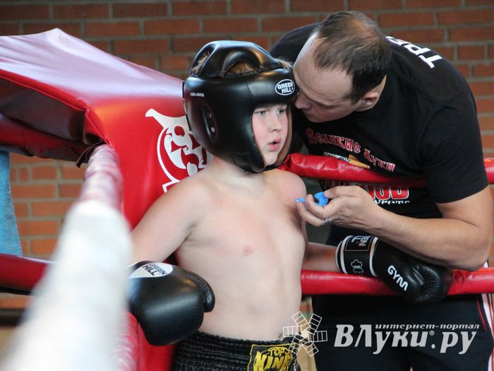В Великих Луках прошли соревнования по кикбоксингу (ФОТО)