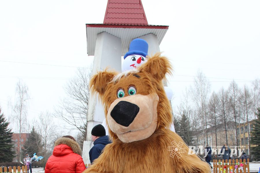 В Великих Луках состоялись проводы Широкой Масленицы — 2015 (фото)