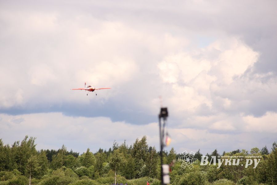 В Великих Луках проходит 7-й Фестиваль авиамодельного спорта (ФОТО)