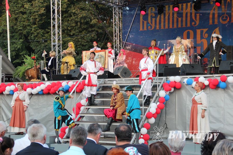 Людмила Чурсина и Пелагея поздравили Великие Луки с 850-летием (ФОТО)