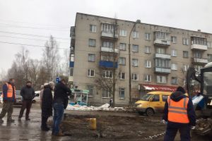 В Великих Луках на Гагарина ремонтируют дорогу (ФОТО)