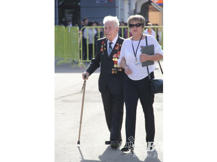 Парад Победы в Великих Луках (фото)