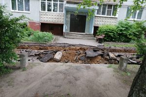 На улице Щорса благоустраивают двор (ФОТО)