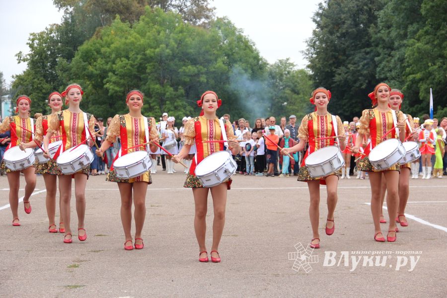 В Великих Луках проходит ​Международный фестиваль-конкурс среди мажореток и барабанщиц (ФОТО)