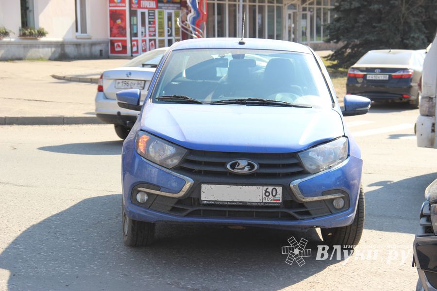 В Великих Луках произошло ДТП (ФОТО)