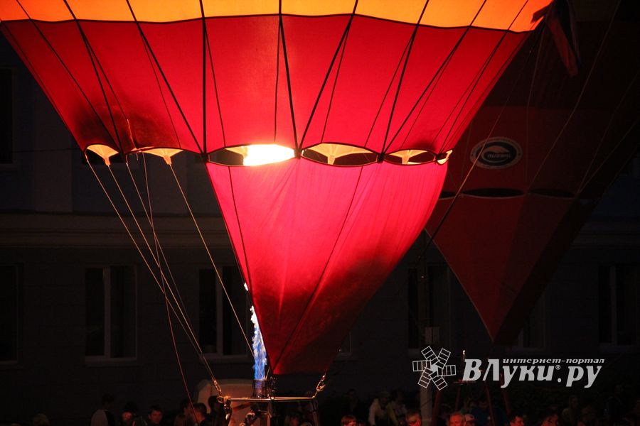 22-я Международная встреча воздухоплавателей завершилась традиционным ночным свечением аэростатов (ФОТО)