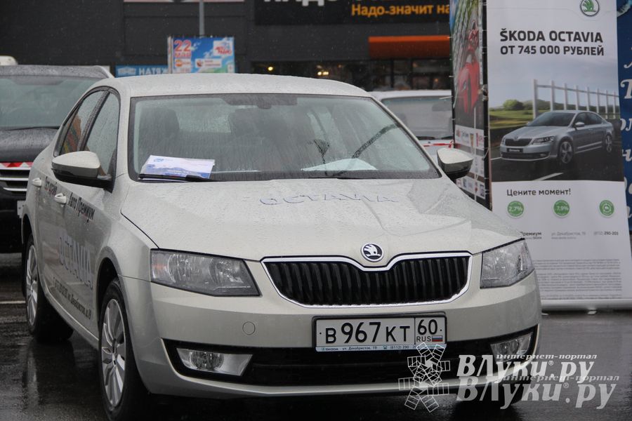 В Великих Луках прошла «Весенняя автоярмарка Великие Луки — 2015» (фото)