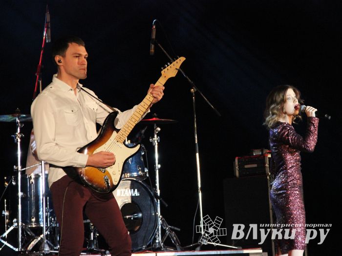 В Великих Луках состоялся концерт Юлии Савичевой (фото)