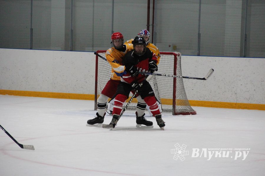 Хоккейные матчи чемпионатов города Великие Луки и Псковской области по хоккею прошли в СОК «Айсберг» (ФОТО)