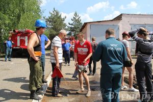 В Великих Луках прошли соревнования среди пожарных