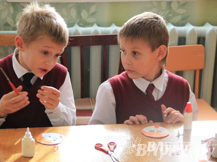 Великолукских лицеистов посвятили в «Маленькие мастера»